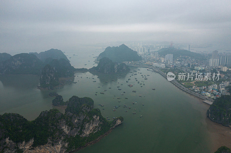 下龙湾的石山