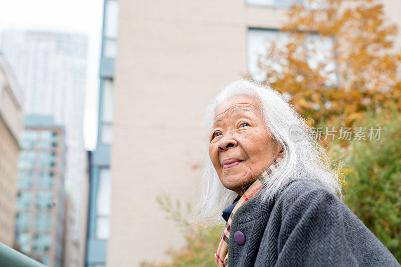 年长的菲律宾女人