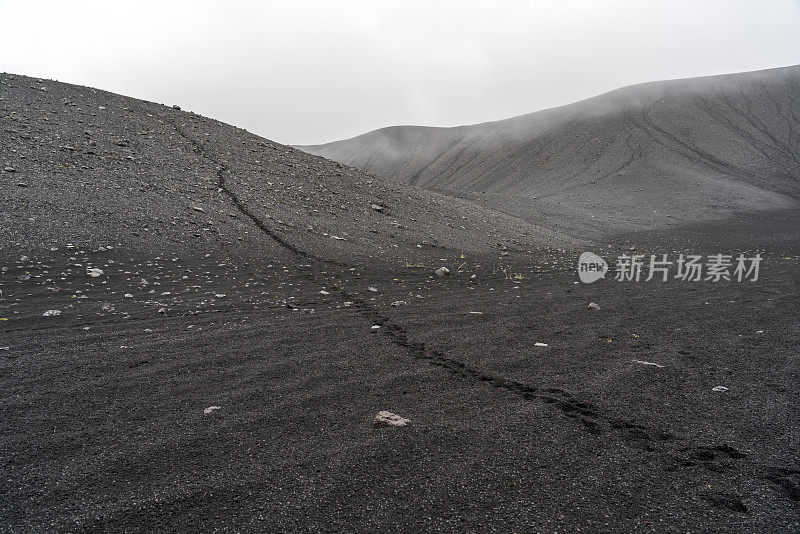 在赫弗贾尔火山的底部