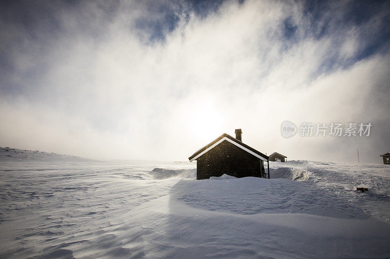 挪威Dovrefjell国家公园Reinheim小屋的极端冬季风