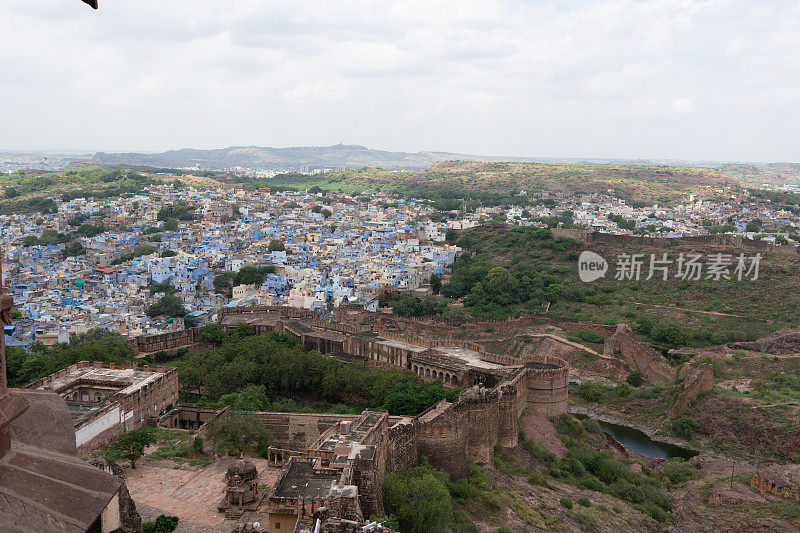 俯瞰焦特布尔老城，由婆罗门房屋组成的“蓝色城市”。