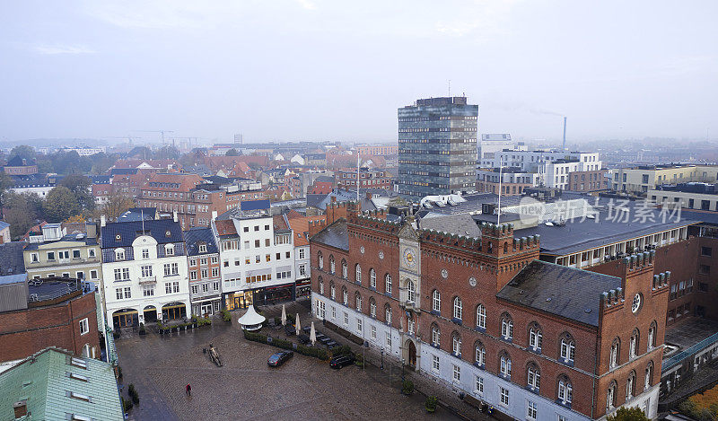 欧登塞市政厅和城市广场