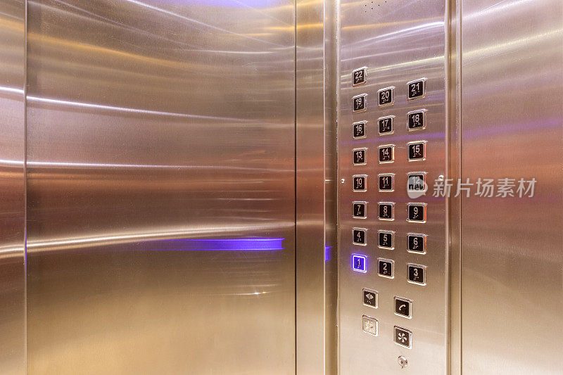 多层楼电梯的按钮上有盲文