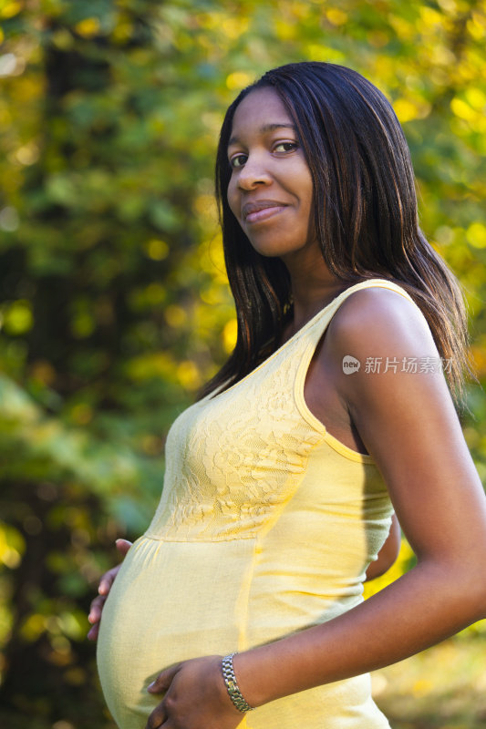 怀孕的非洲妇女