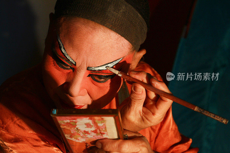 中国戏曲演员的化妆。