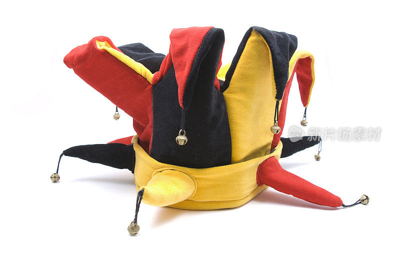 宫廷小丑戴着红、黑、黄三色的帽子