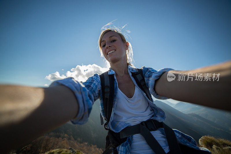 山里的女人在自拍