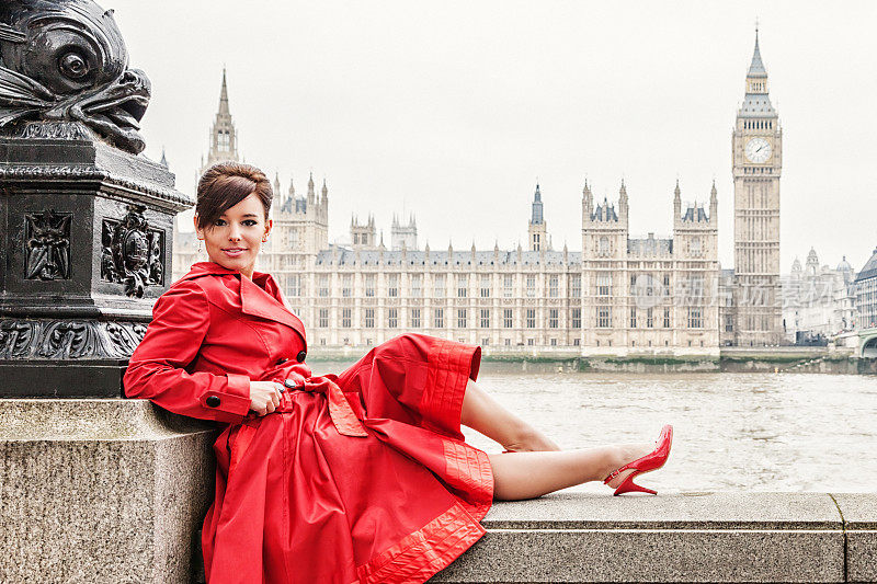 红衣伦敦女人