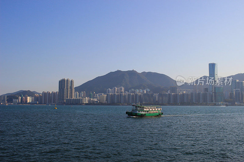 九龙一侧的北角码头景