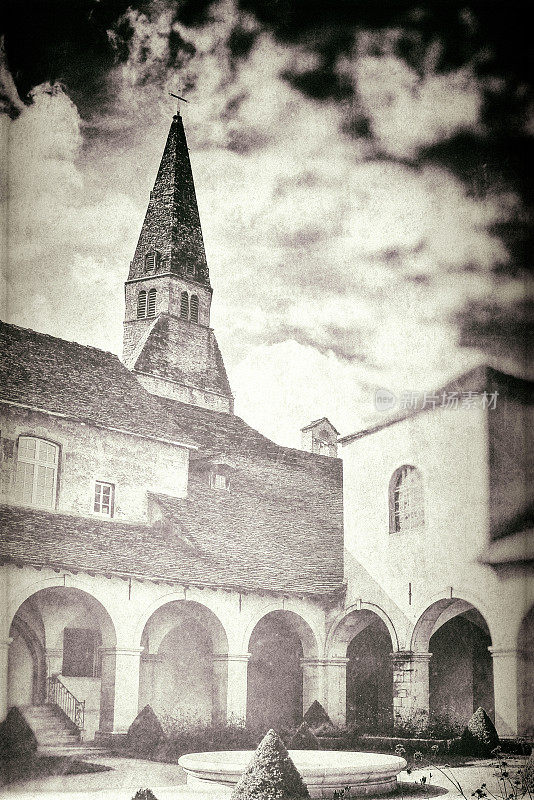 法国奥古斯丁修道院建筑Cremieu在伊瑟尔复古风格