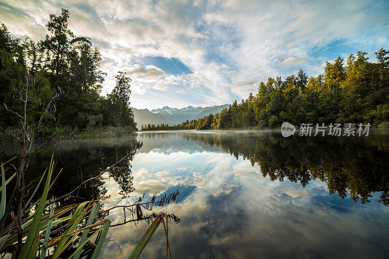 马西森湖的日出，库克山的倒影，新西兰