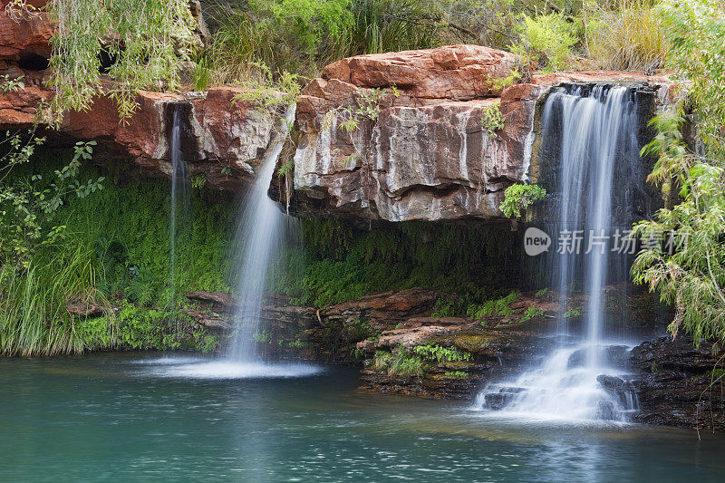 西澳大利亚卡里吉尼国家公园蕨池的瀑布