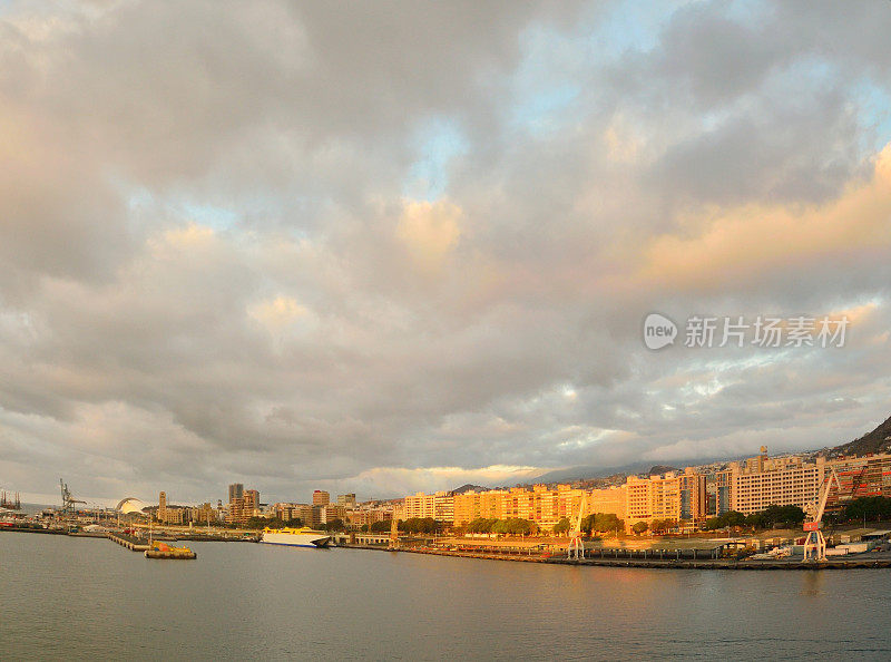 特内里费圣克鲁斯港黎明时分