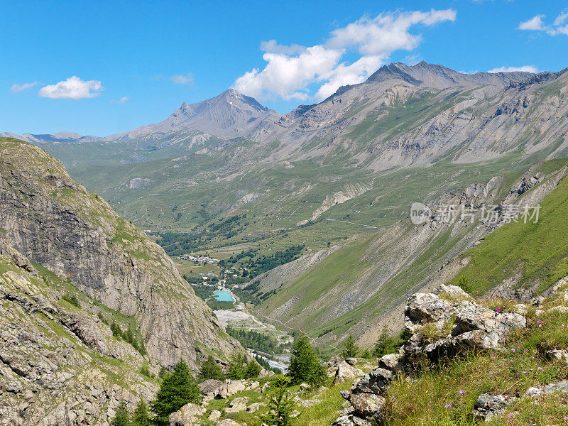 阿尔卑斯山脉的全景