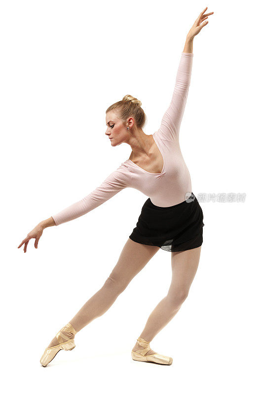 芭蕾舞者表演舞蹈动作与双臂伸展在白色上