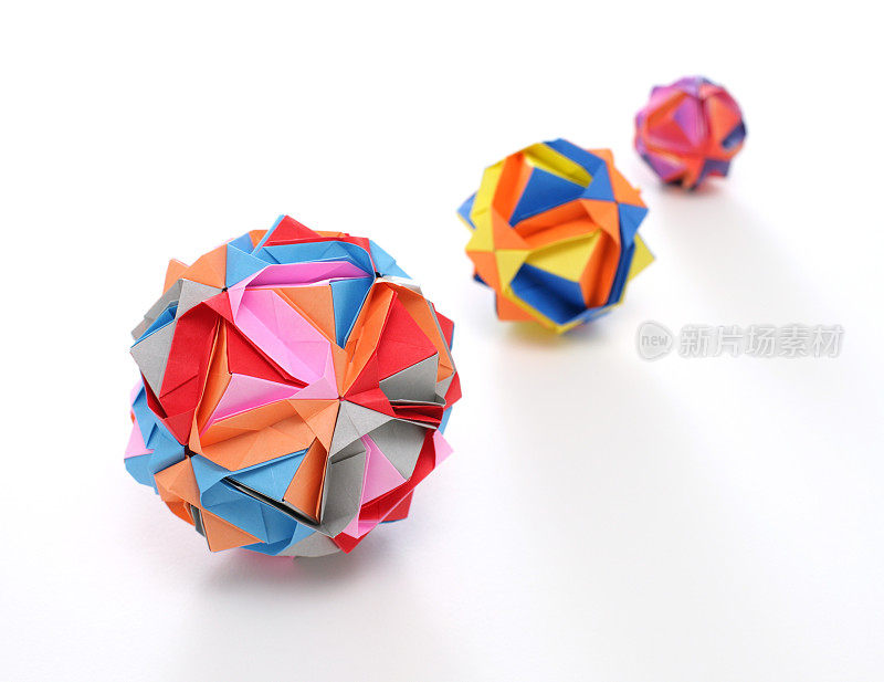 三色多面体几何折纸工艺