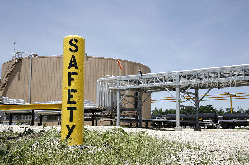 炼油厂的安全杆