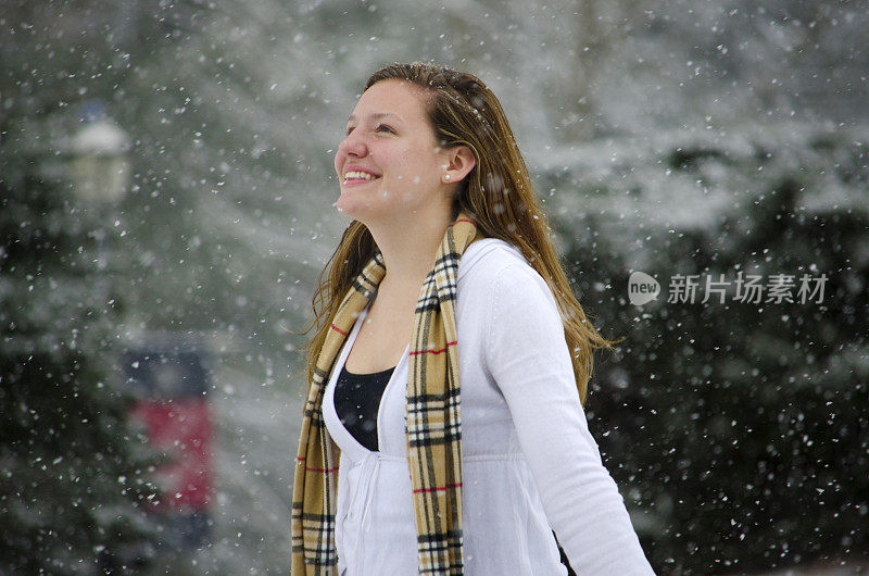 雪中的女孩