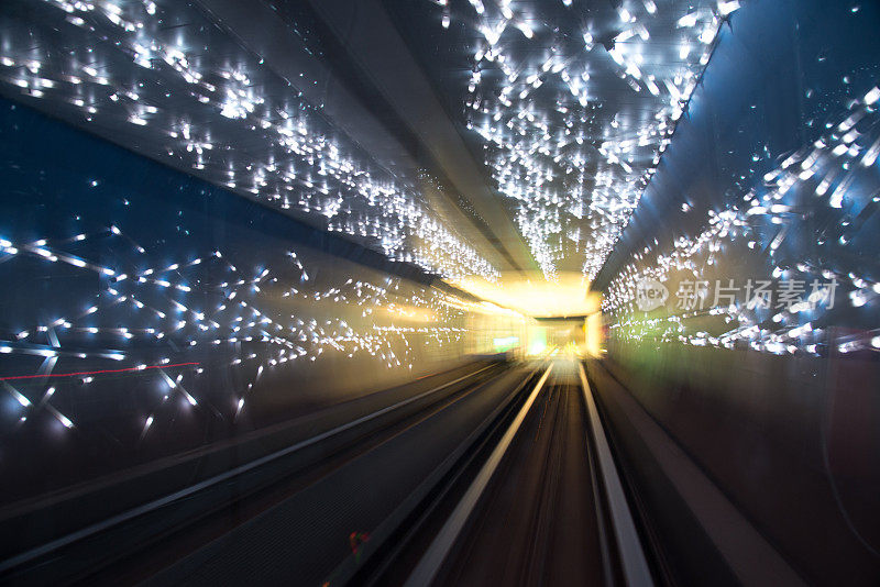 未来的超级速度交通模糊运动隧道