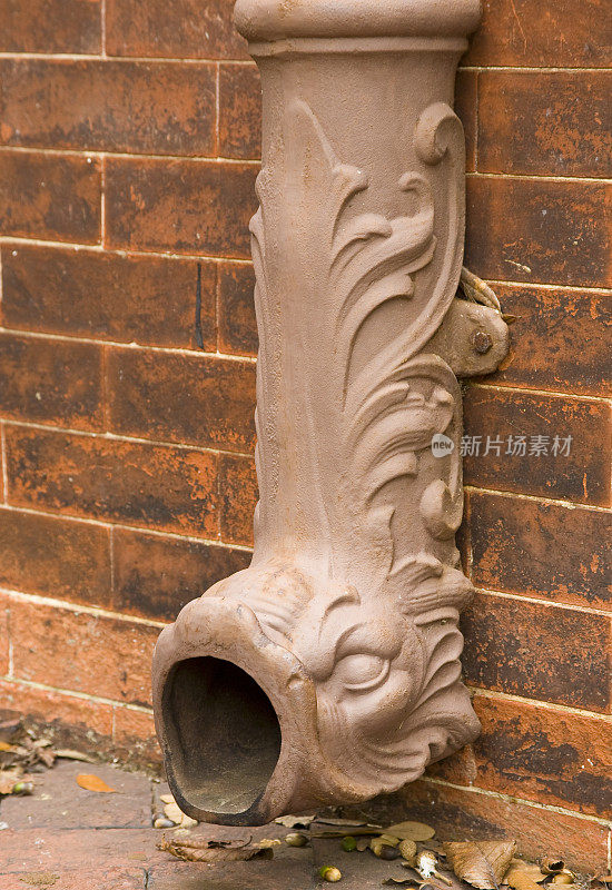 萨凡纳佐治亚州:旧式陶瓷落水管海豚形式
