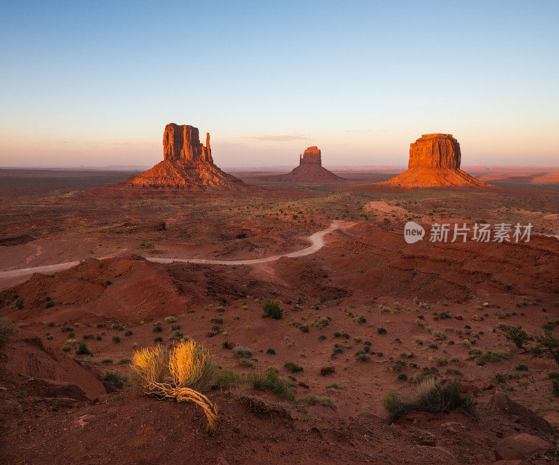 美国亚利桑那州纪念碑谷日落全景图