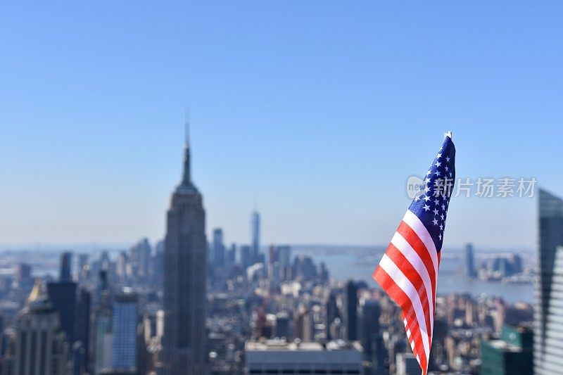 帝国大厦背景下的美国国旗