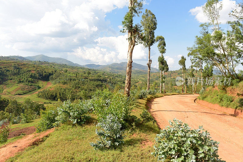 在从卢旺达布塔雷到基贝霍的路上