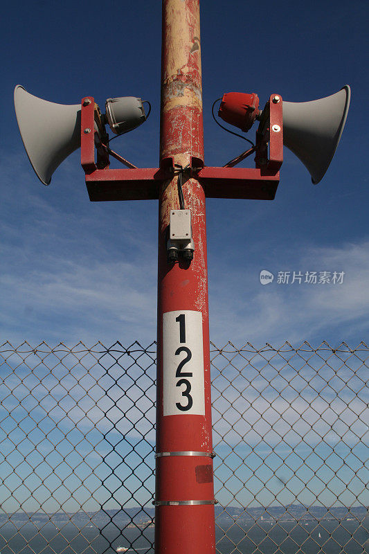 红色的扬声器