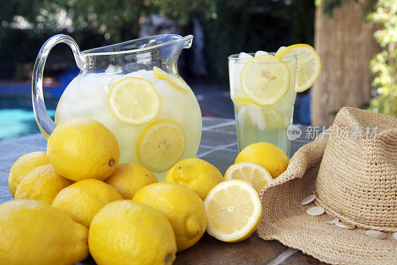 柠檬和柠檬水