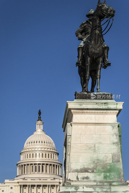 美国华盛顿特区国会大厦前的格兰特将军雕像。