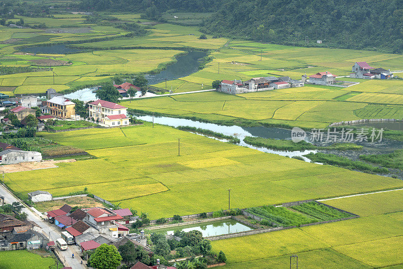越南南宋省南宋区纳Lay山顶上的北宋河谷全景