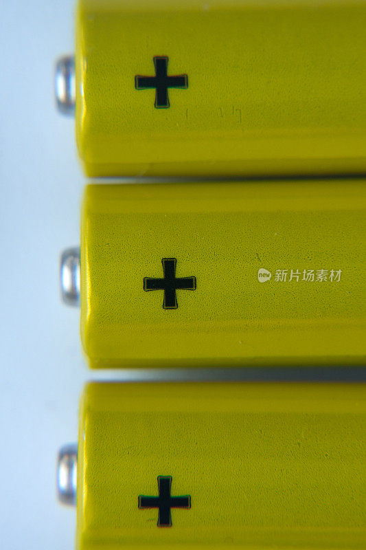 黄色AA电池特写。