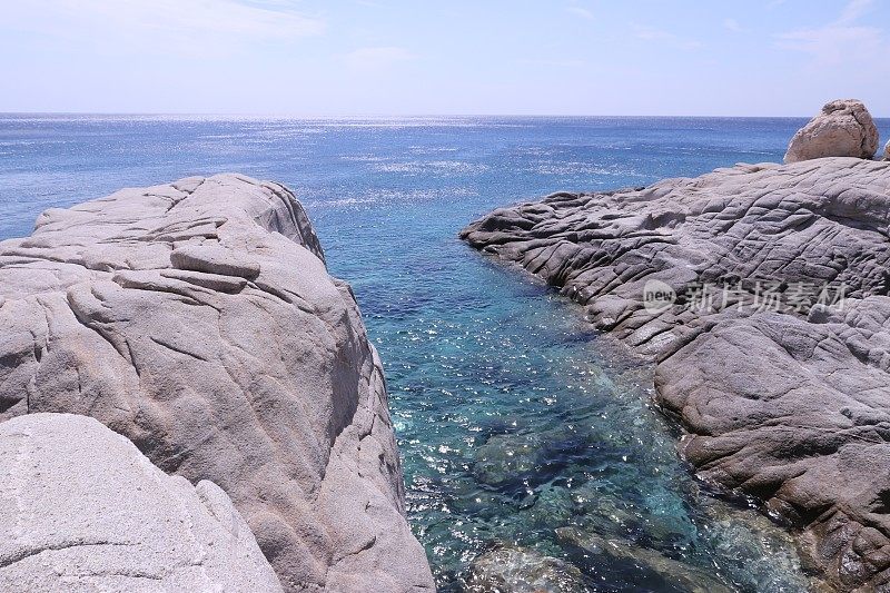 海滩(塞舌尔海滩)靠近Megganitis村，伊卡里亚岛，希腊