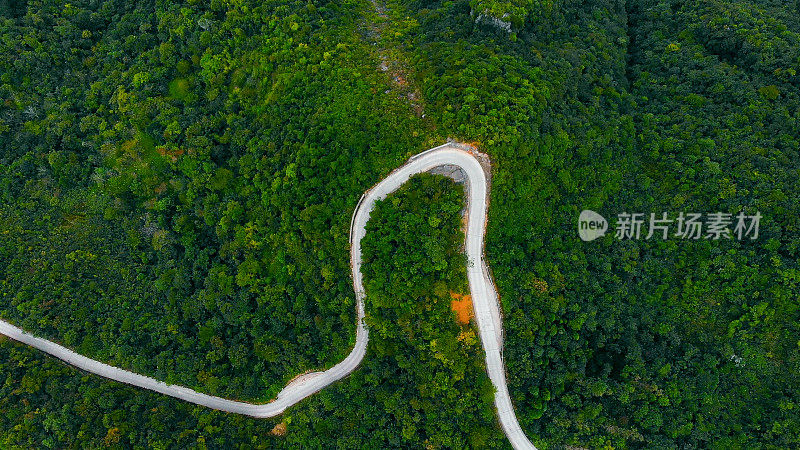 蜿蜒的山路