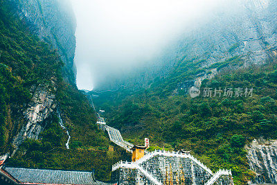 天门山国家公园的天门洞