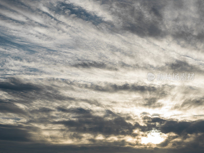 带有阳光的穆迪Cloudscape