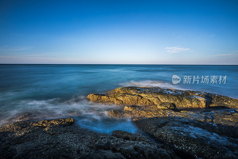 普吉岛蔚蓝的大海