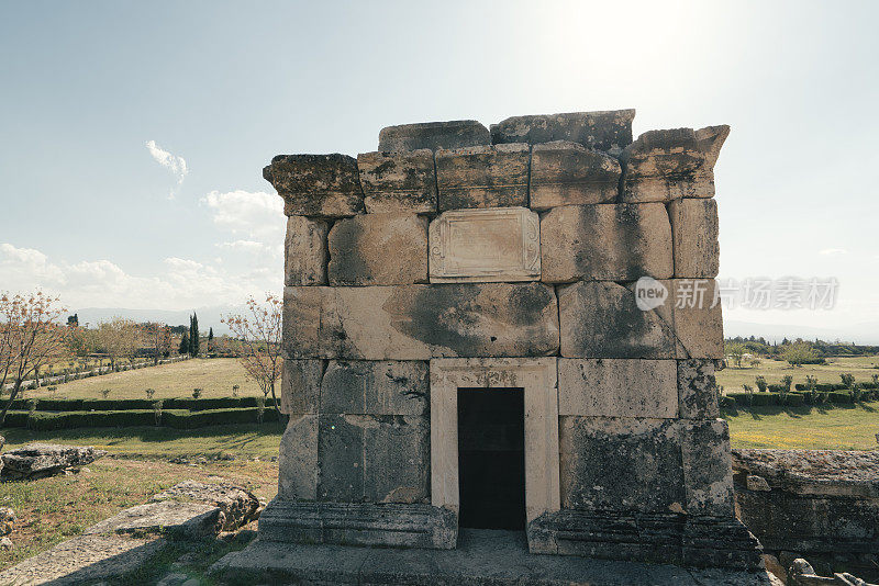 西拉波利斯古城，位于帕穆凯勒地区的吕库斯