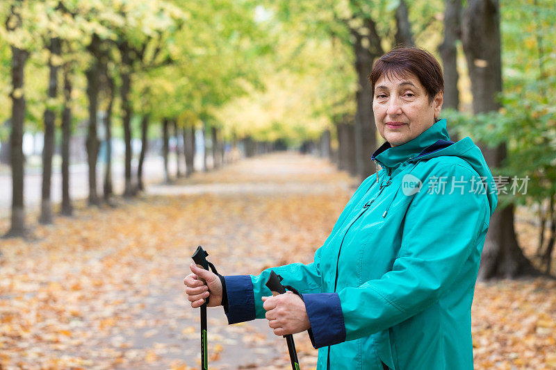 一个活跃的女人的肖像。