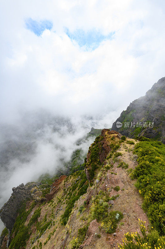 马德拉岛皮科・多・阿里罗山上的云朵