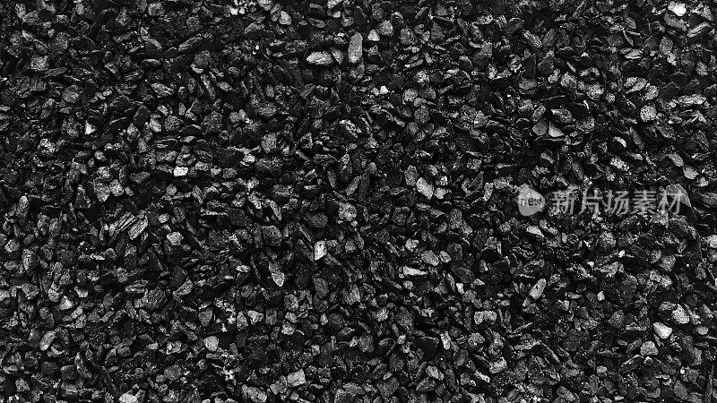 粒状黑色纹理-碎煤-均匀涂覆有可见纹理的矩形表面-带有3D效果的黑色小石头-微细摄影中的抽象背景