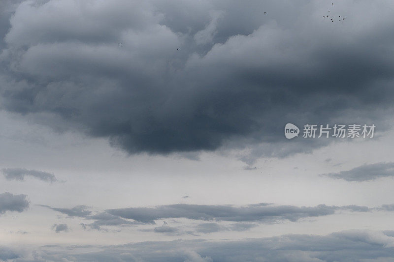 下雨的天空