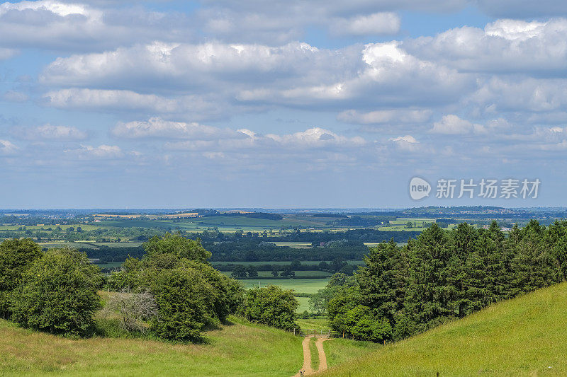 伯顿达塞特山俯瞰英国风景，英国中部的沃里克郡