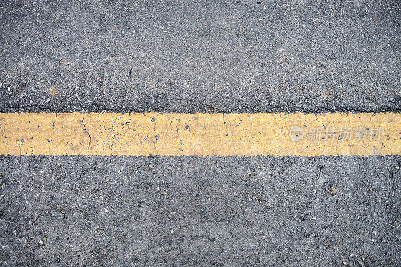 沥青路面上的黄线纹理
