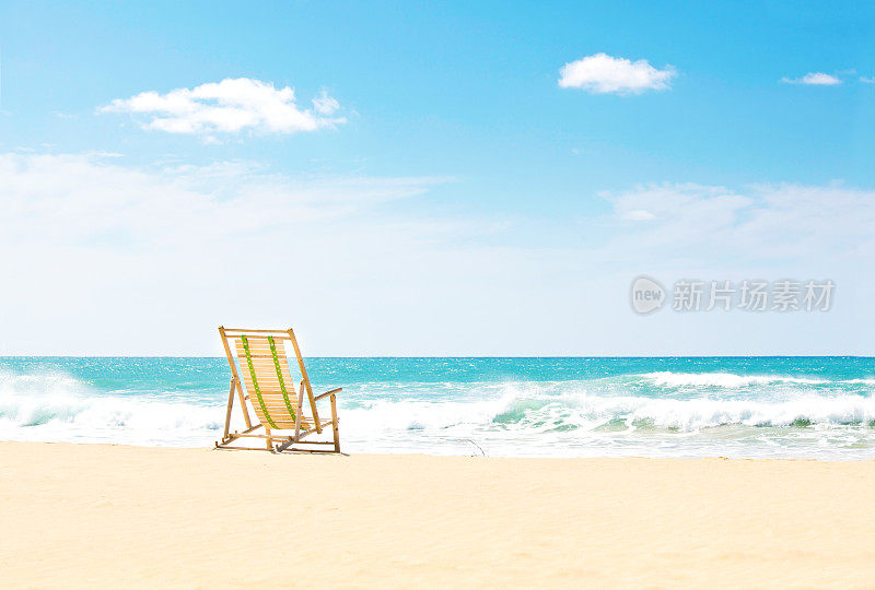 夏威夷考艾岛海滩上的沙滩椅