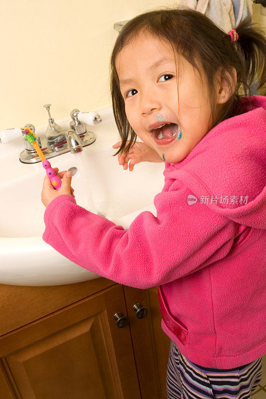 学龄前儿童刷牙