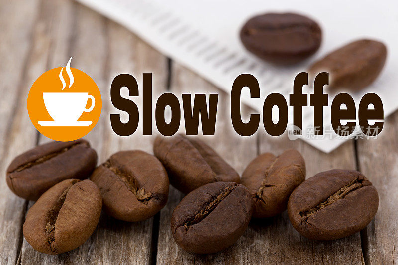慢咖啡概念背景与咖啡豆和木材