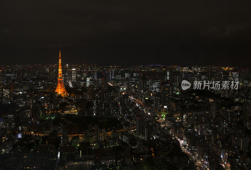 照亮东京塔和六本木山的夜空