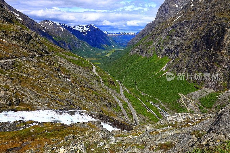 巨魔阶梯引人注目的山路景观，瀑布，挪威