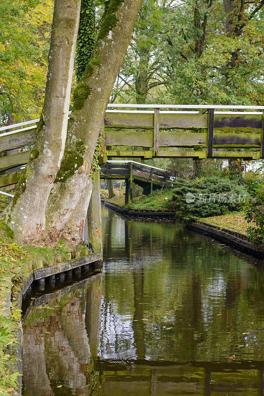 桥梁在Giethoorn